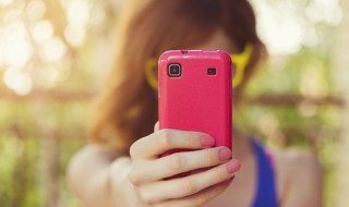 hidaskuvaus_slowmotion_kuvaus_puhelin_viihde_sketsi