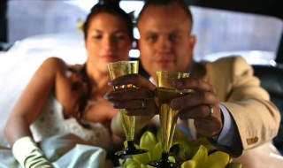 häät-sketsi-mies-nainen-skoolaa