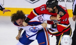 jääkiekko-tappelu-sketsi