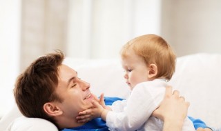 mies-lapsi-vauva-sketsi