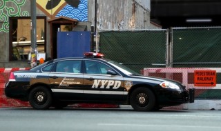 nypd-poliisiauto-sketsi-viihde-nopeat-superautot