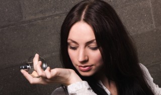 parfyymi-sketsi-nainen-hampurilainen-burgerking