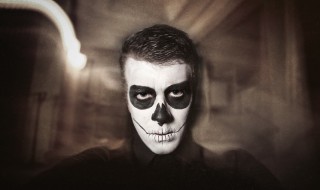 zombie-pila-sketsi-mies-halloween-naamio