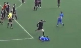 jalkapallo-tappelu-sketsi-kreikkalaiset