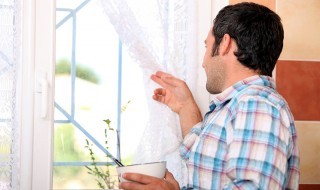 naapuri_kurkki_sketsi