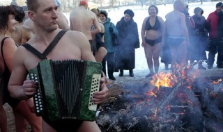 venäläiset-ovat-erikoisia-hauska-sketsi