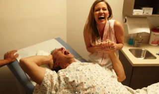 isä-synnyttää-hauska-video