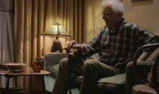 mies-ja-koira-tv-mainos-koskettava-sketsi