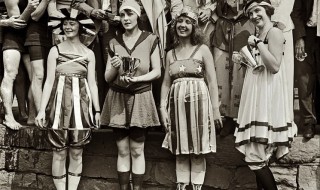 naisten-uimapuvut-historia-sketsi-muoti