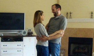 Sketsi_mies_saa_kuulla_tulevansa_isäksi_koskettava_video