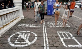 Sketsi_tekstaajille_kaista_jalankulkukäytävästä