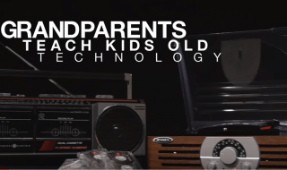 Isovanhemmat opettavat lapsenlapsilleen vanhaa teknologiaa