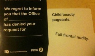 Mietitkö tekemistä lauantaille? Pelatkaa porukalla näillä pelikorteilla  ̶  saako näille edes nauraa?