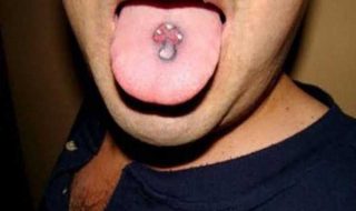ridiculous-tongue-tattoos-12