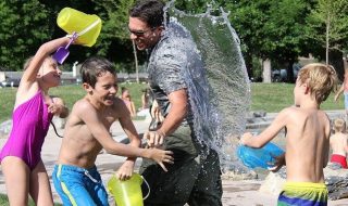 water-fight-442257_640